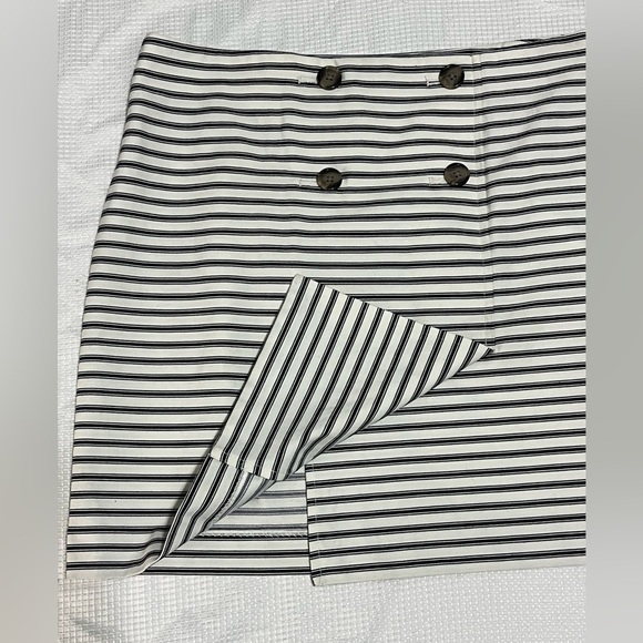 Ann Taylor LOFT Skirt, White & Blue Striped, Size 12 NWOT - Picture 4 of 11
